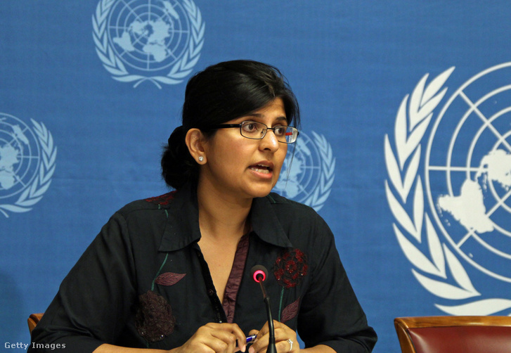 Ravina Samdaszáni sajtótájékoztatót tart Genfben, 2014. július 11-én.