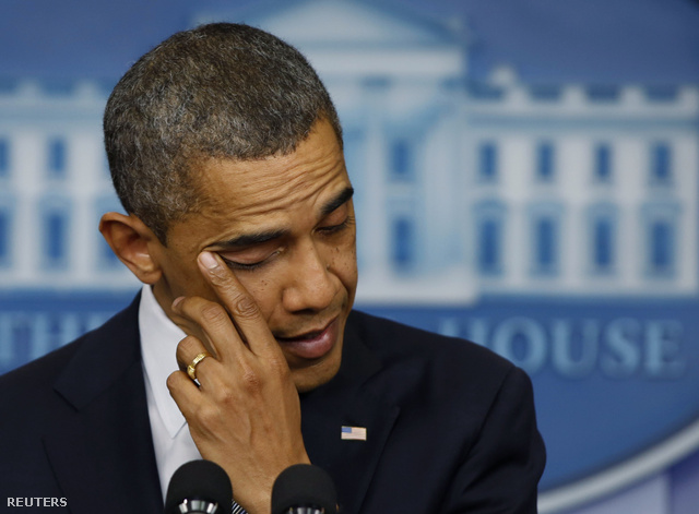 Barack Obama könnyeivel küzdve tartott sajtótájékoztatót a connecticuti iskolai lövöldözés után