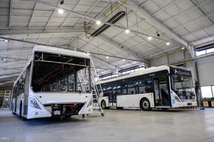 Elektromos meghajtású buszok az Ikarus székesfehérvári üzemében 2021. január 26-án