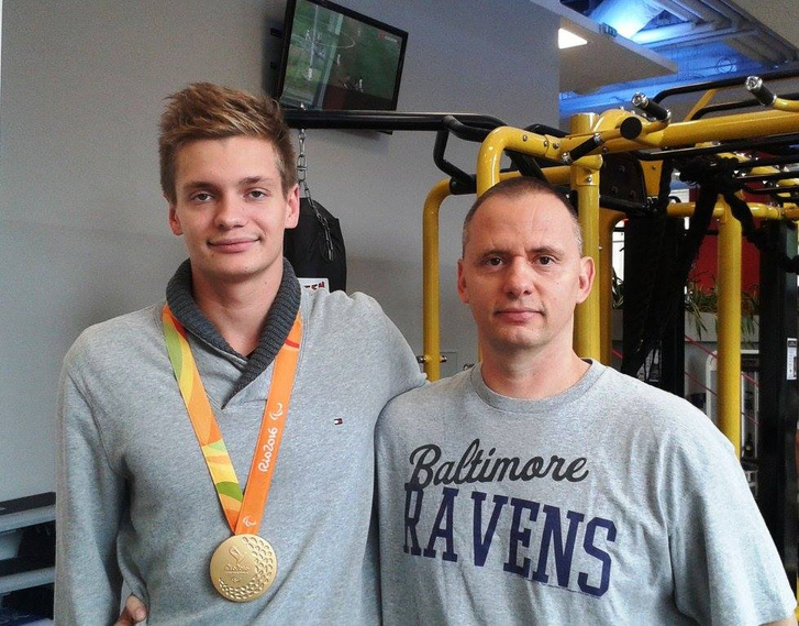 Tóth Tamás paralimpiai bajnok úszó és erőnléti edzője, Veszeli Gábor