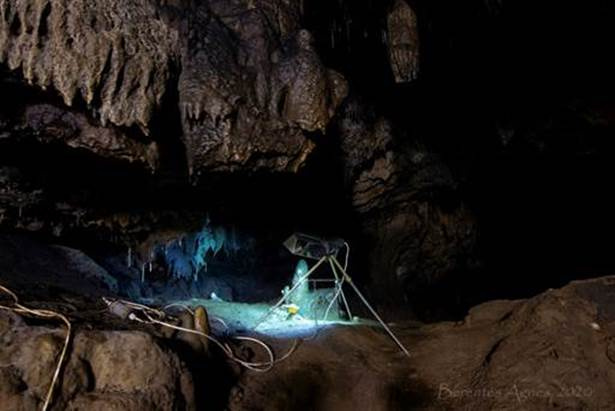 A Baradla-barlangban elhelyezett germicid lámpa és a mintavevő készülék