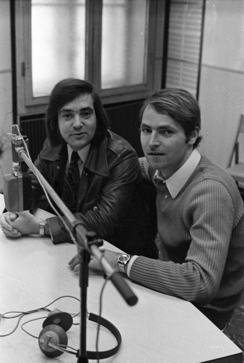 Pintér Sándor és Szalóczy Pál (jobbra) rádióbemondók 1974-ben a Magyar Rádió stúdiójában.