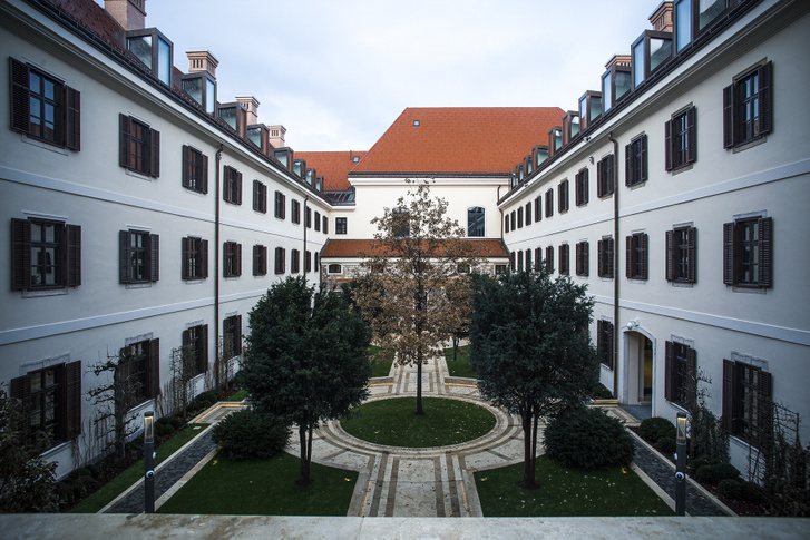 A Karmelita kolostor belső udvara