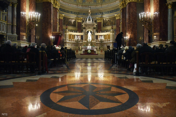 A premontrei rend alapításának 900. évfordulója alkalmából tartott szentmise a Szent István-bazilikában 2021. február 10-én.