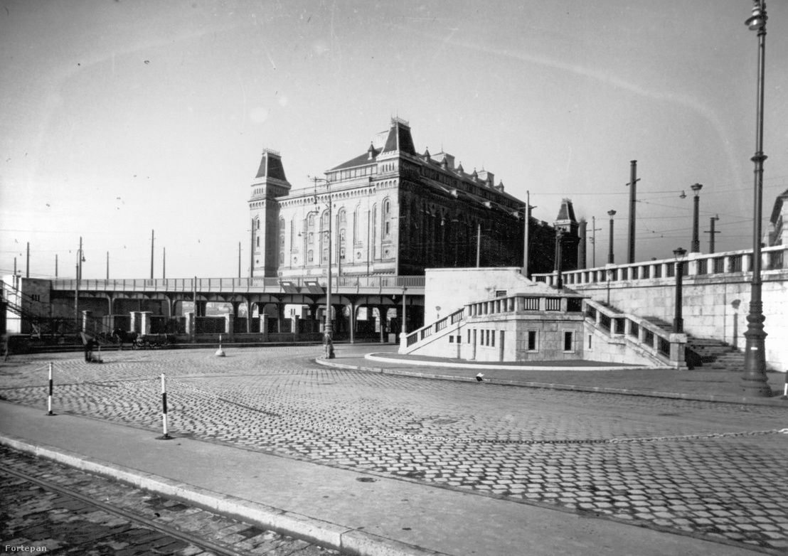 Boráros tér, háttérben az Elevátor-ház 1940-ben