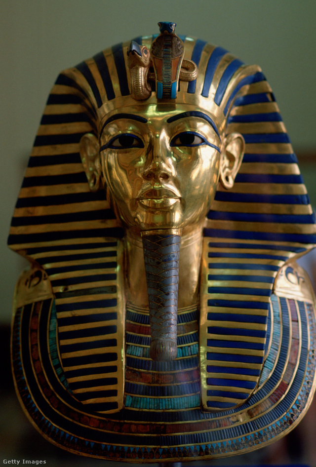 Tutanhamon halotti maszkja (Kr. e. 14. század).