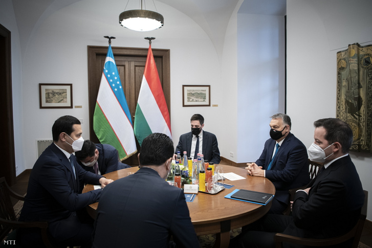 Orbán Viktor miniszterelnök és Sardor Umurzakov üzbég miniszterelnök-helyettes találkozója a Karmelita kolostorban 2021. február 16-án.