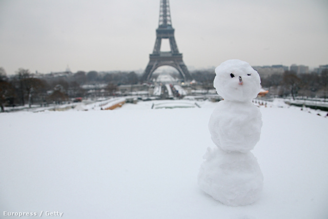 Hóember a párizsi Trocaderón