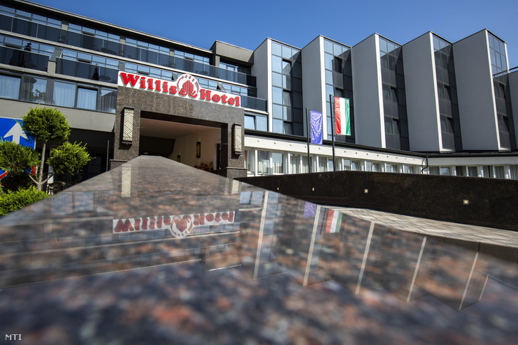 Az egykori Hotel Balaton felújított épületében kialakított új, kínai tulajdonban lévő Willis Hotel Zalaegerszegen az ünnepélyes megnyitó napján, 2020. szeptember 18-án.