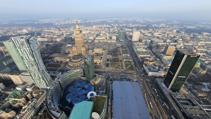 Kilátás a lengyel fővárosra a Varsó-toronyból