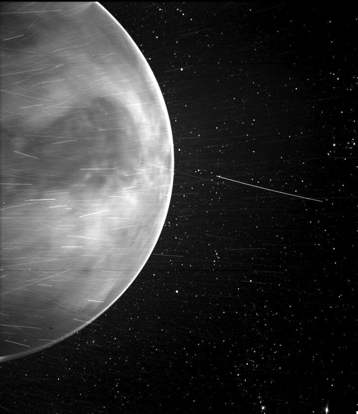 A Parker napszonda Vénusz-fotója – a vonalak kozmikus részecskék nyomai