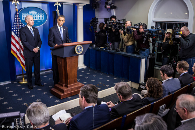 Obama elnök és Joe Biden alelnök bejelentik a költségvetési szakadékot megelőző kompromisszumos jogszabályt