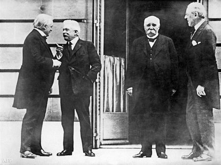 1919 januárjában Lloyd George angol miniszterelnök, Vittorio Orlando olasz elnök, Georges Clémenceau francia elnök és Woodrow Wilson amerikai elnök