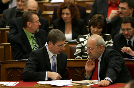 Eörsi Gyurcsánnyal a parlamentben