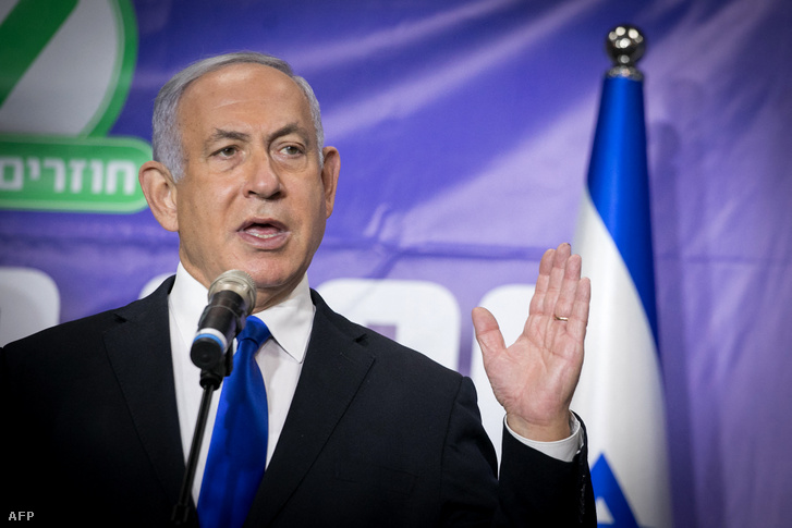 Benjamin Netanjahu, Izrael miniszterelnöke beszédet mond 2021. március 8-án, Tel-Avivban