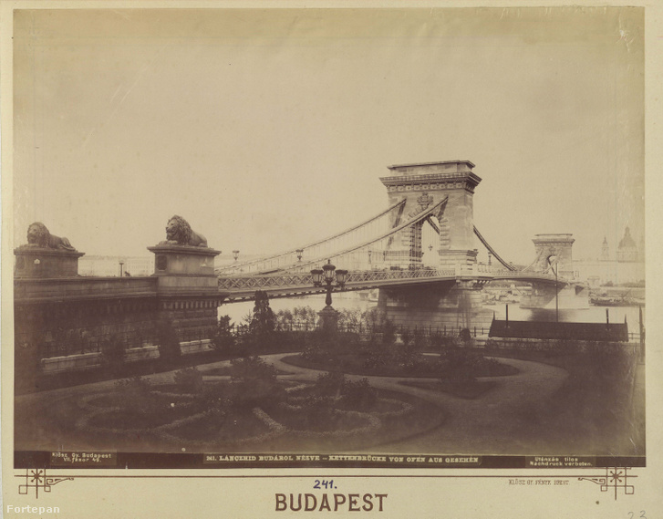 A Széchenyi Lánchíd a budai hídfőtől nézve. A felvétel 1890 után készült