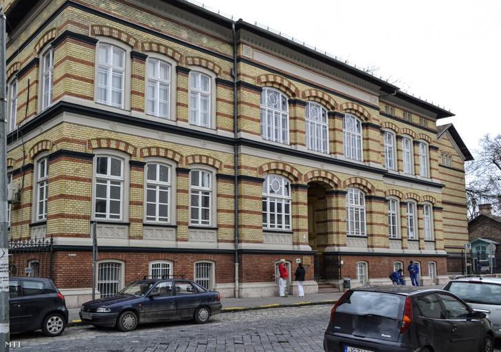 A Semmelweis Egyetem I. Sz. Gyermekgyógyászati Klinikájának épülete a főváros VIII. kerületében, a Bókay János utcában
