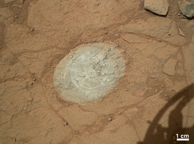 Ezt a sziklát porolta le a Curiosity