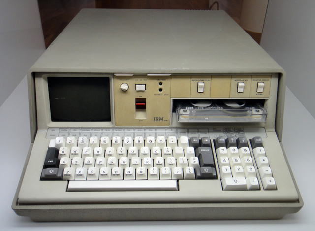 A világ első hordozható számítógépe, az IBM 5100.