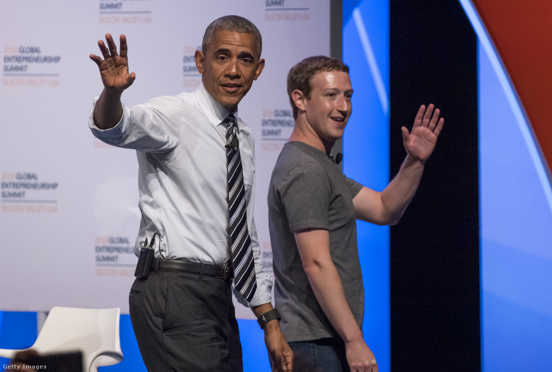 Barack Obama és Mark Zuckerberg 2016. június 24-én a kaliforniai Stanford Egyetemen