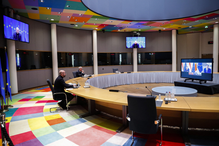 Charles Michel, az Európai Tanács elnöke videokonferencián vesz részt az EU csúcstalálkozója előtt, az Európai Tanács 2021. március 23-i brüsszeli központjában.