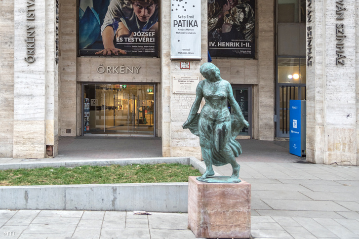 Medgyessy Ferenc Táncoló nő elnevezésű bronzszobra
