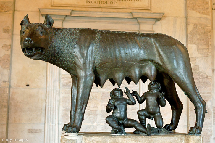 A Romulust és Remust szoptató nőstény farkas szobra