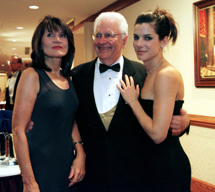 Sandra Bullock és szülei 1998-ban.