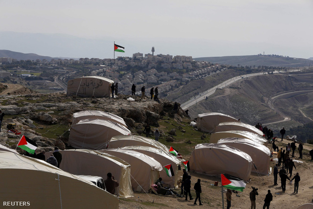 A palesztinok pénteken táboroztak le az E1-es zónában.