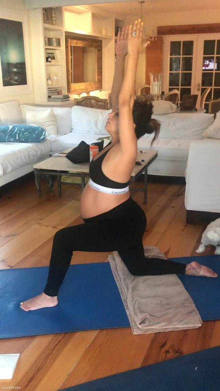 Eva Longoria színésznő egy visszatekintő instaposztban osztotta meg tavaly, hogy annak idején a terhessége alatt is végig jógázott a dúlája felügyelete mellett