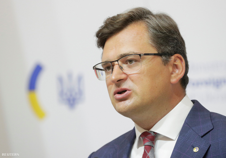 Dmitro Kuleba sajtótájékoztatón beszél Kijevben, Ukrajnában, 2020. augusztus 24-én