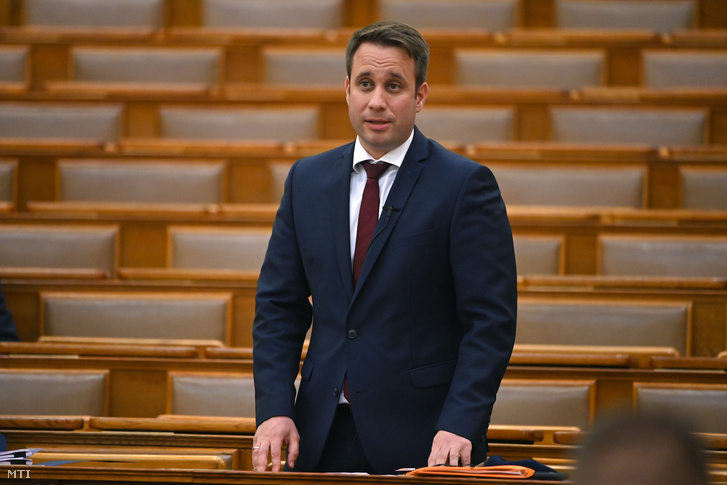 Dömötör Csaba a Miniszterelnöki Kabinetiroda parlamenti államtitkára napirend előtti felszólalásra válaszol az Országgyűlés plenáris ülésén 2020. szeptember 28-án.