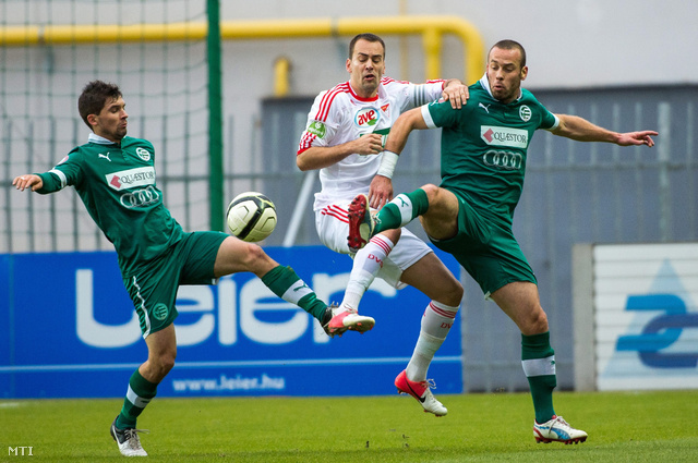 Pátkai Máté (b) és Takács Ákos (Győri ETO j) valamint Szakály Péter (DVSC) a labdarúgó OTP Bank Liga 16. fordulójában játszott Győri ETO FC - DVSC-TEVA mérkőzésen.