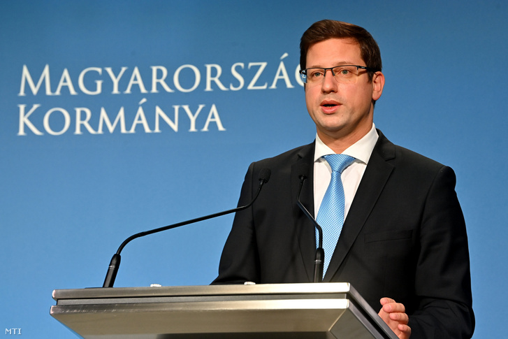 Gulyás Gergely, Miniszterelnökséget vezető miniszter a Kormányinfó-sajtótájékoztatón a Miniszterelnökségen 2020. október 1-jén