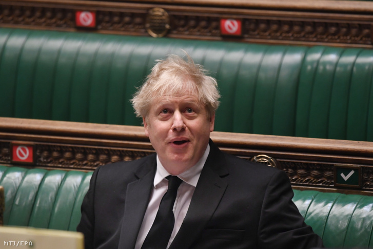 Boris Johnson miniszterelnök a képviselői kérdések és azonnali miniszterelnöki válaszok szokásos alsóházi órájában a törvényhozás alsóházában Londonban 2021. április 14-én