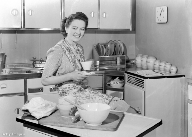 Angol nő teát iszik 1950-ben