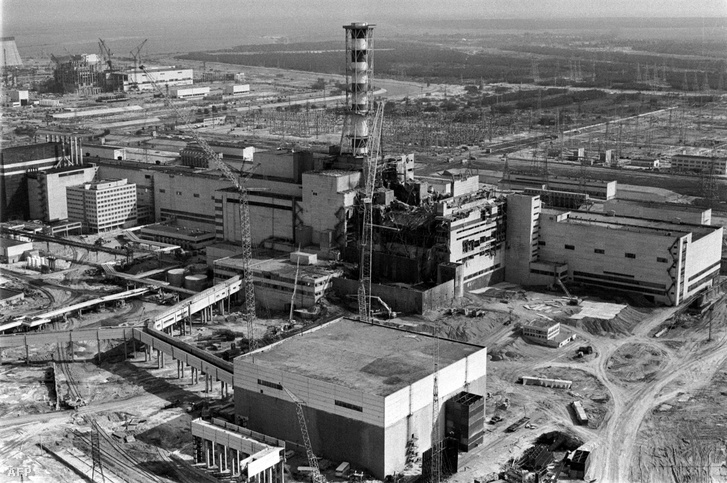A csernobili atomerőmű 4-es számú reaktora a robbanás után 1986. április 26. után
