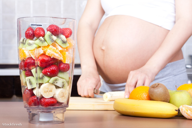 stockfresh 1255492 pregnancy-and-nutrition sizeM