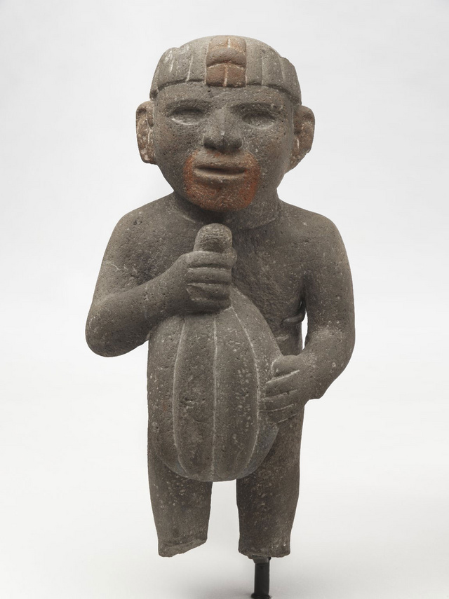 Kakaótermést cipelő azték férfi szobrocskája a 15–16. századból