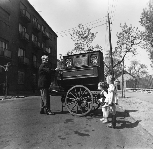 Verklis a Frangepán utca 53. számú ház előtt (1968).
