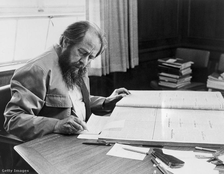 Alekszandr Szolzsenyicin a Stanford Egyetem Hoower Tower könyvtárában, 1976 május 18-án.