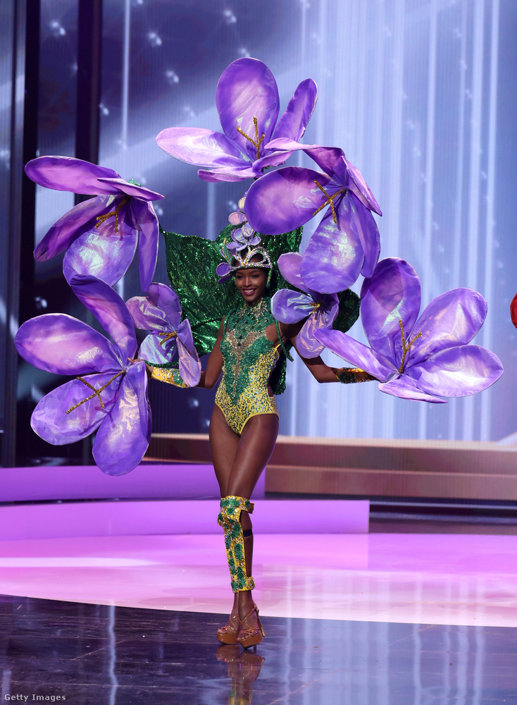 Miqueal-Symone Williams nem cifrázta túl a dolgot, és jamaicai virágszálnak öltözött.