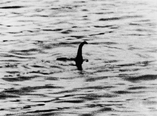 A „Nessie”-t ábrázoló híres-hírhedt fotó.