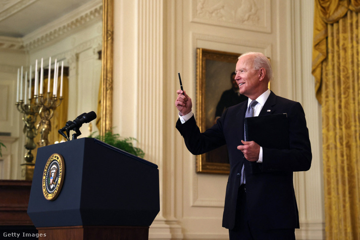 Joe Biden válaszol az Izrael és Hamász helyzetével kapcsolatos kérdésekre 2021. május 17-én Washingtonban