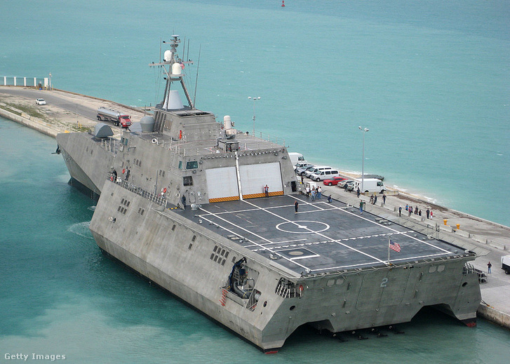 A USS Independence Littoral Combat Ship osztály különleges kialakítása. Ebbe az osztályba tartozik a USS Omaha is.
