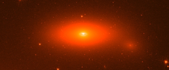 Az NGC 1277 galaxis a Hubble-űrtávcső felvételén