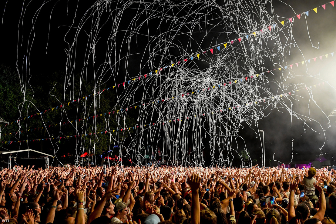Közönség egy koncerten a debreceni Campus Fesztiválon 2019. július 20-án
