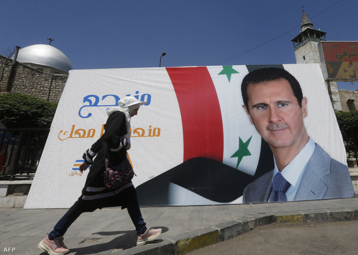 Bassár el-Aszad választási plakátja Damaszkuszban 2021 május 18-án