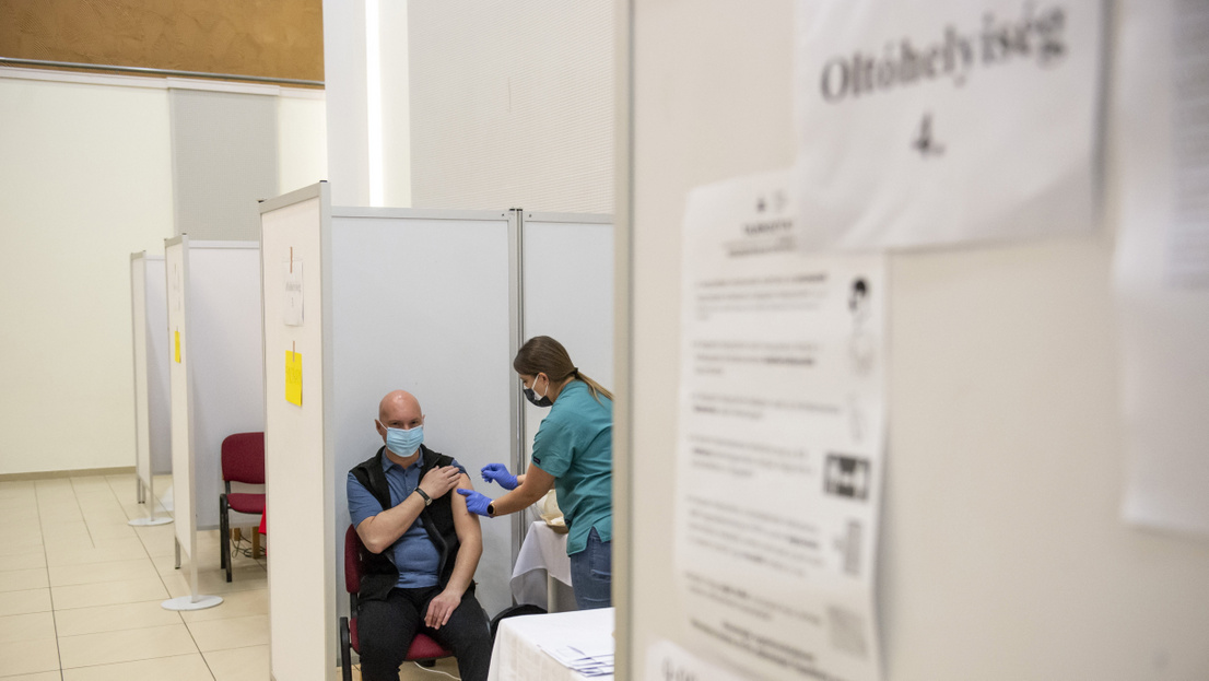 A regisztráltak 91 százaléka már oltáshoz jutott