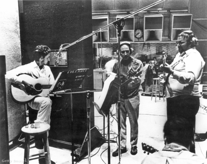 Bob Dylan 1969-ben Nashville-ben a Self Portrait című albuma felvételén, csupán 4 évvel azelőtt, hogy Simon úr kikölcsönözte röpke 48 évre
